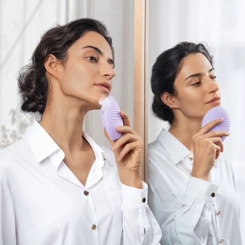 Foreo LUNA 4 plus Sensitive Skin Facial Cleansing Device, LED Therapy ...